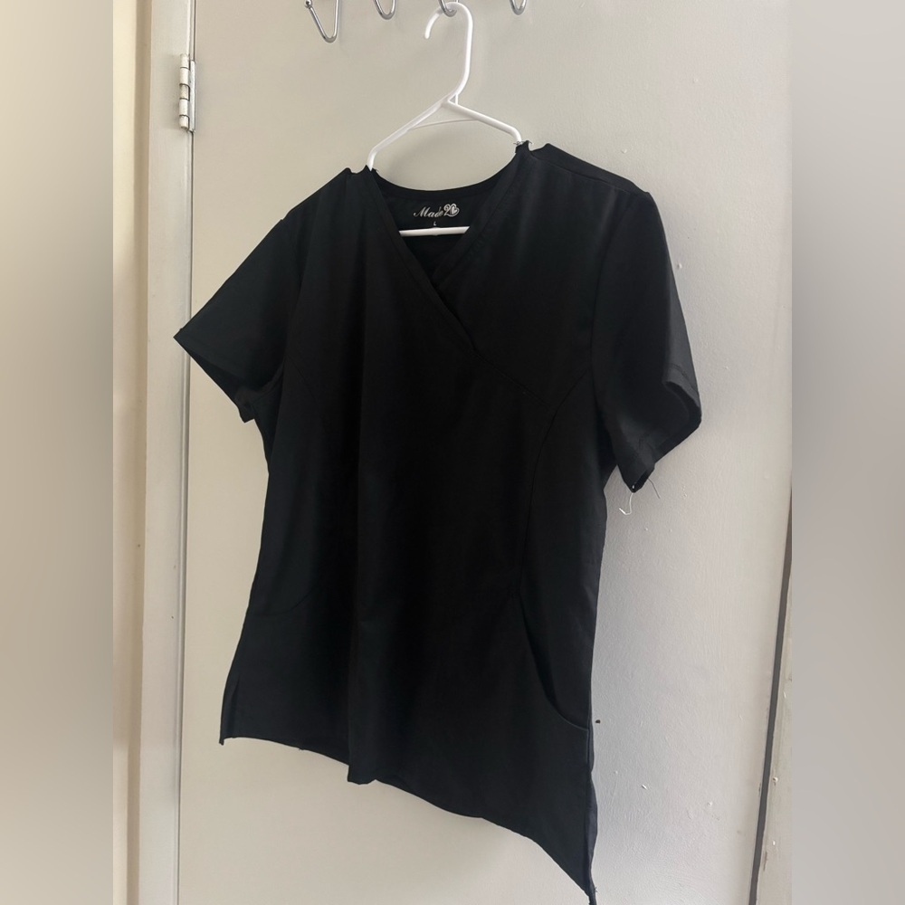 Made 2 Love Scrub Top Size L Black Pull Over Short Sleeve Pockets V Neck - Picture 3 of 11